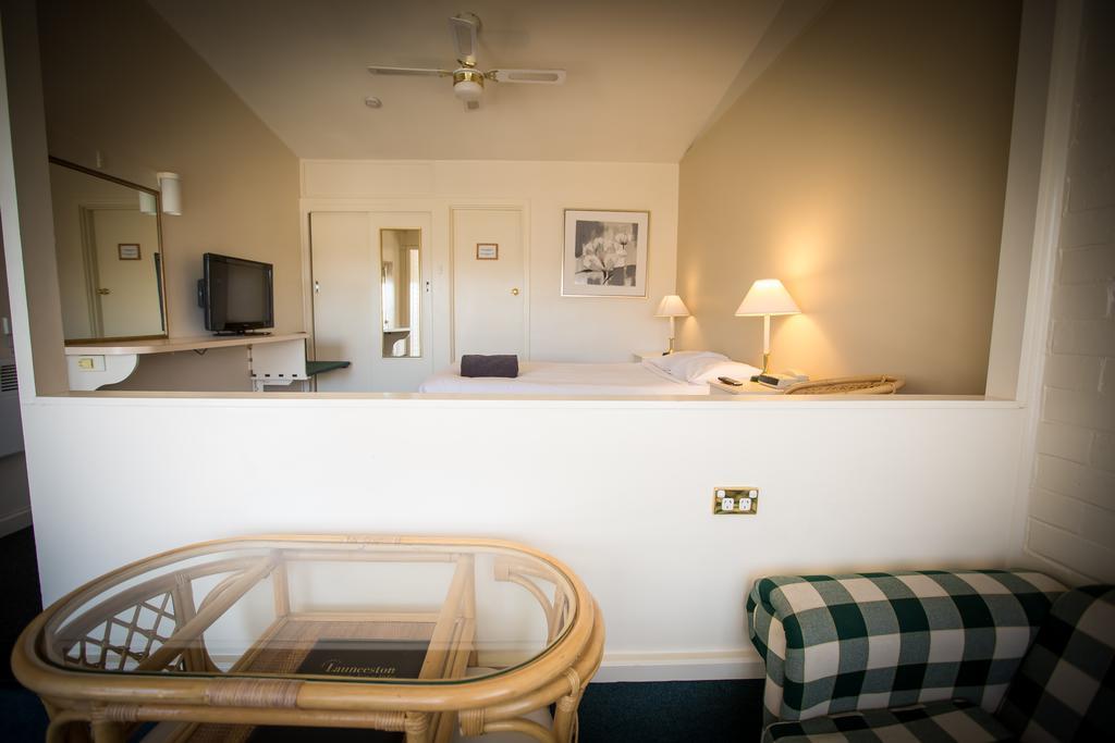 Abel Tasman Airport Motor Inn Launceston Extérieur photo