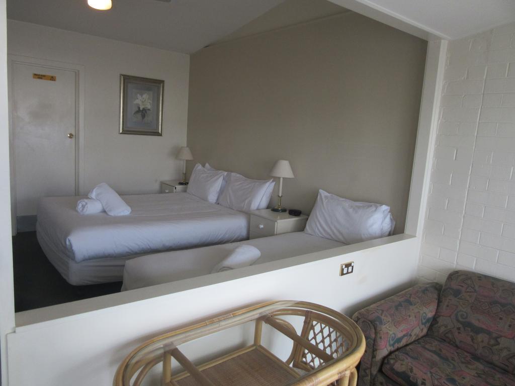 Abel Tasman Airport Motor Inn Launceston Extérieur photo