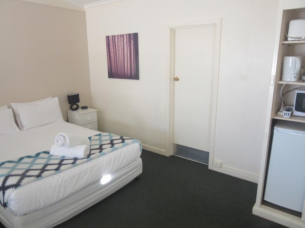 Abel Tasman Airport Motor Inn Launceston Extérieur photo