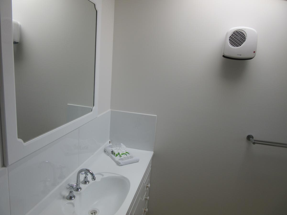 Abel Tasman Airport Motor Inn Launceston Extérieur photo