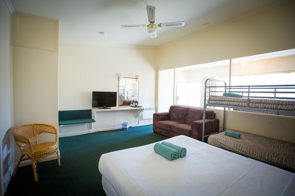 Abel Tasman Airport Motor Inn Launceston Extérieur photo