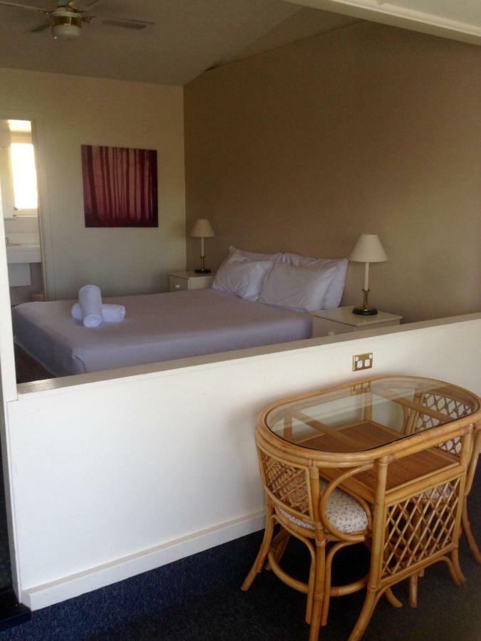 Abel Tasman Airport Motor Inn Launceston Extérieur photo